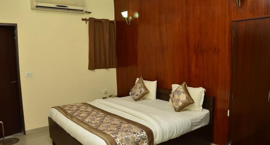 Hotel Galaxy, New Delhi 4